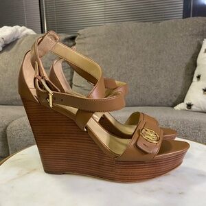 Michael Michael Kors Carmen Wedge- Brown